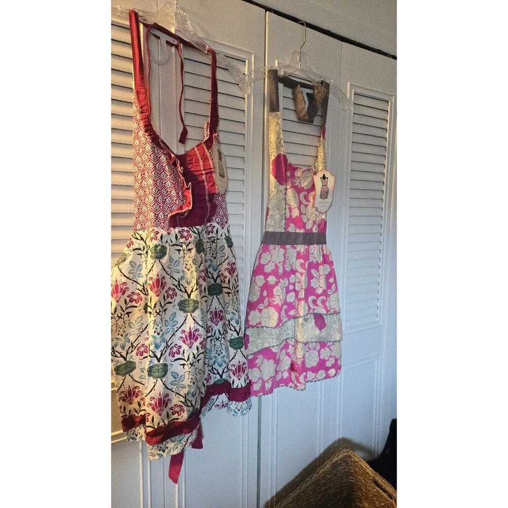 2 Envouge aprons